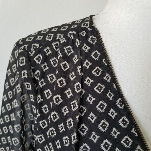 IZ Byer Women's Geometric print Black/White Zipper V-neck Dress - Size XL - Picture 4 of 7